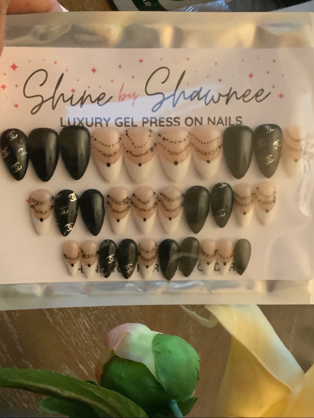 SHINE BY SHAWNEE GEL CUSTOM NAILS 30 PACK BLACK,CREAM,WHITE& CHAIN LINK &CHANEL